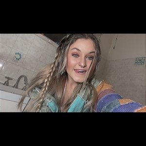 Meet your Posher, Arlia